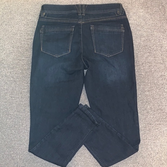 Democracy Booty Lift Jeans - Picture 2 of 8